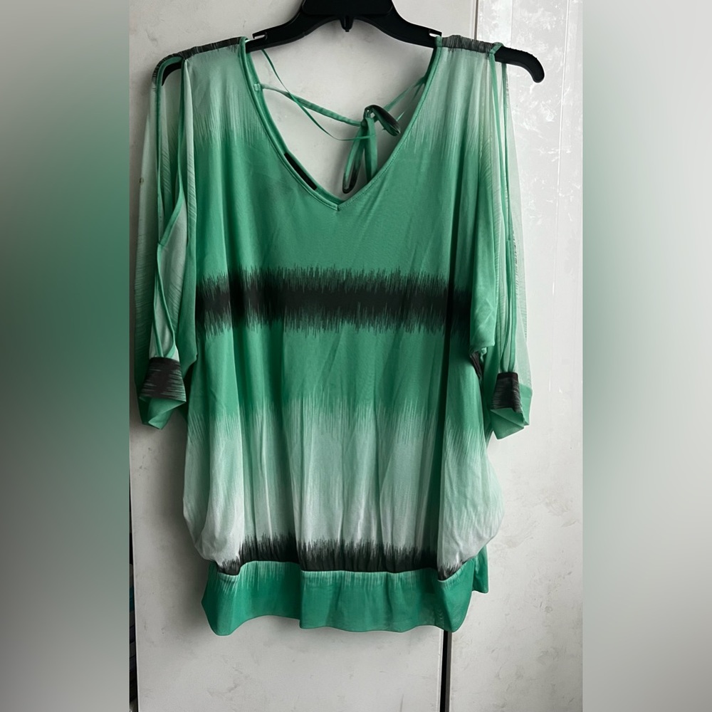 Beautiful top with dome sleeves perfect for an evening out ora fashionstatement